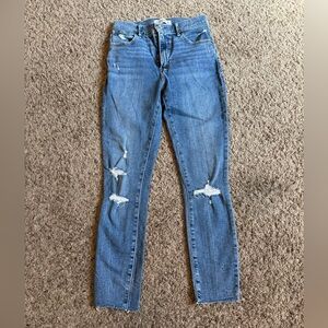 EUC Abercrombie Super Skinny Skinny Ankle High Rise 26/2